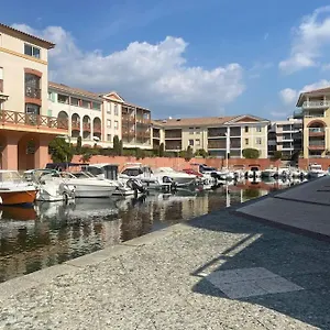 https://appt-2-pices-port-frjus-mga-terrasse-garage.fr-provencehotel.com